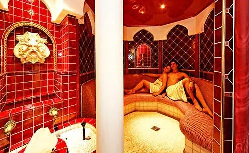 **** Hotel Wellnesshotel Parkschloessl Zu Thyrnau 